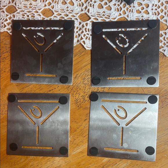 4 Metal Coaster Set - Picture 3 of 7